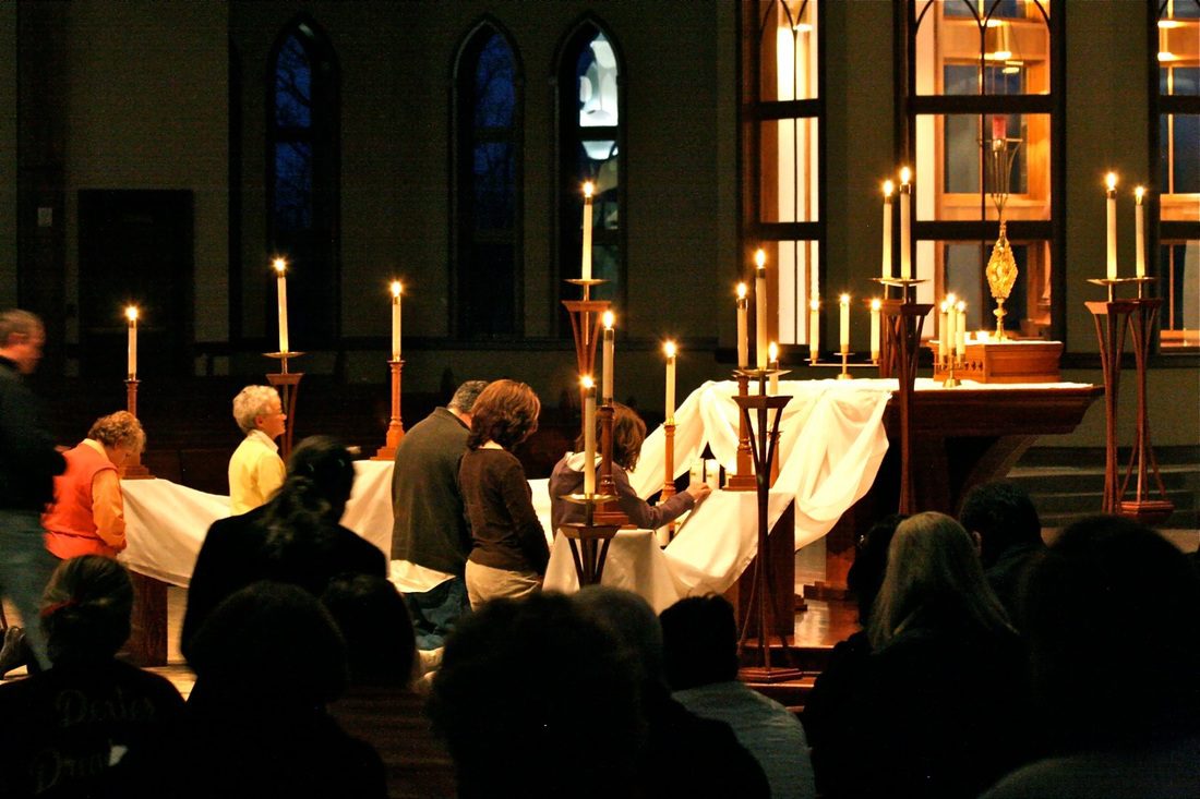 Parish mission closing evening, adoration goin on